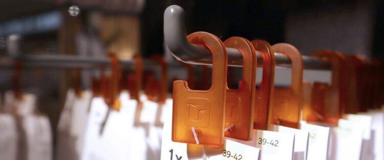 Traceless is produced from grain waste in a particularly resource-efficient way. The use of natural polymers makes the material biocompatible and climate-friendly